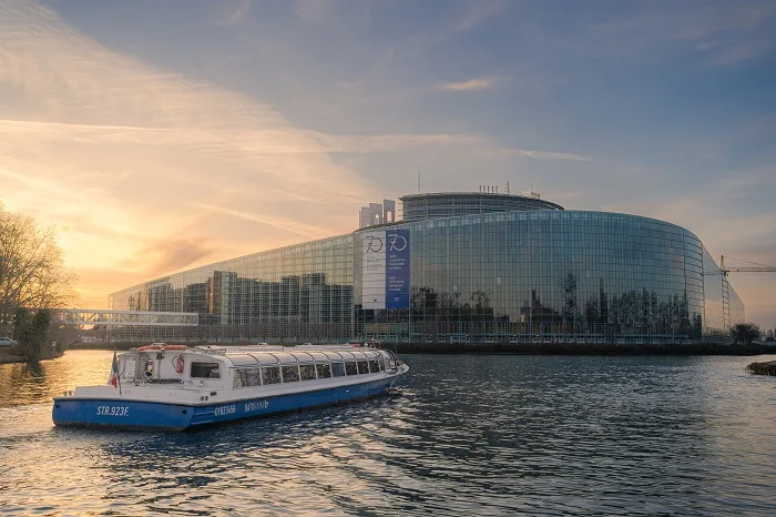 Krstarenje / Parlament u suton