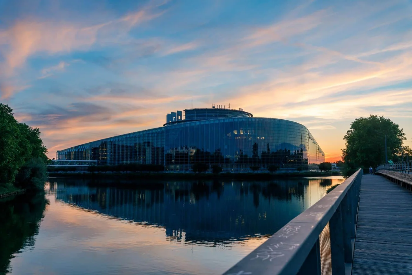 Evropski parlament / odraz u suton